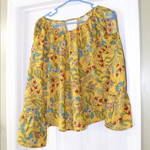 Long sleeve with cut out